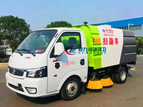 東風途逸掃路車